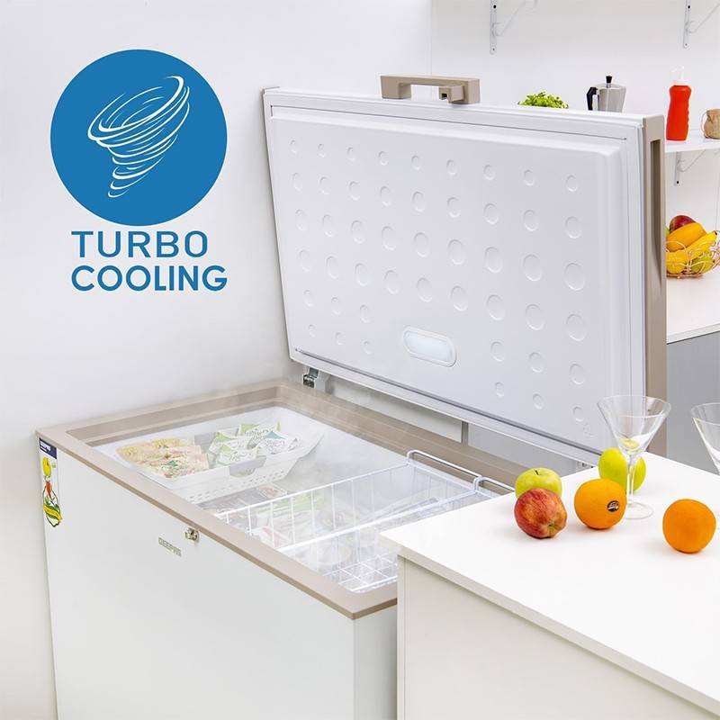 Top view showing dual lid, grip handle, and spacious inner basket | المنظر العلوي يُظهر غطاء مزدوج ومقبض قبضة ومساحة تخزين واسعة