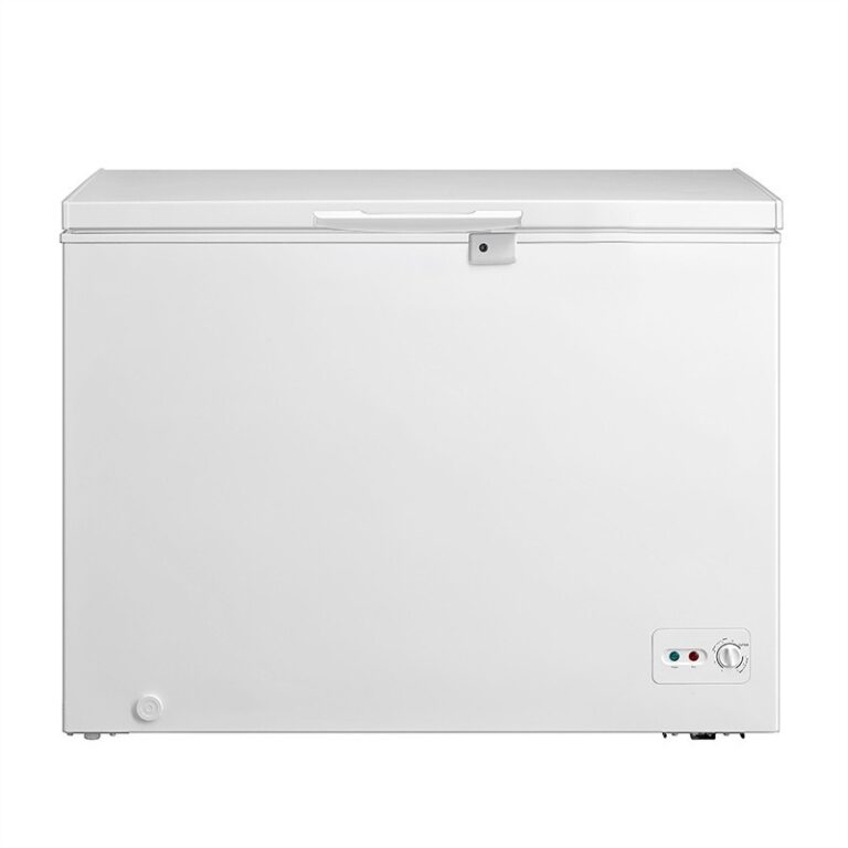 Front view of Midea MDRC345FZE01 324L chest freezer showing control knob and LED indicator | العرض الأمامي لفريزر ميديا MDRC345FZE01 سعة 324 لتر مع مفتاح التحكم ومؤشر LED